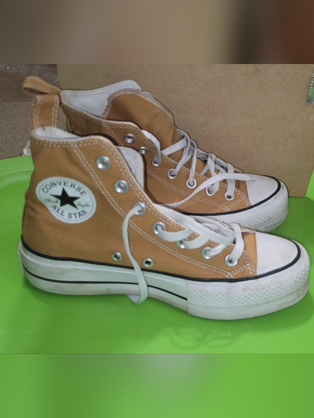 Converse all Star Tennis Shoes Womens 6.5 Mens 4.5